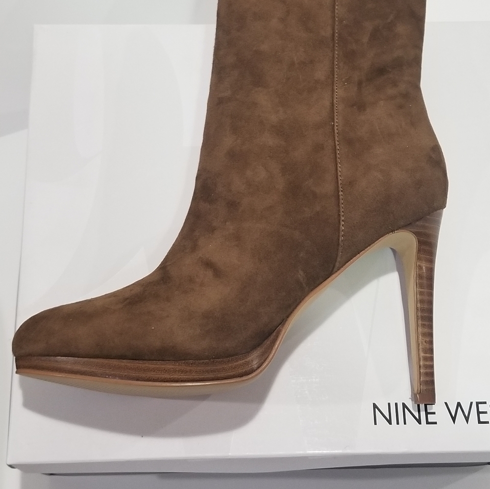 Gorgeous NINE WEST ankle boots size 9.5